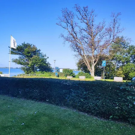 Cozy Furnished Holiday - With Views To The Sea דירה פאבורג
