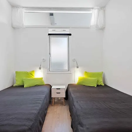 Cozy Furnished Holiday - With Views To The Sea *